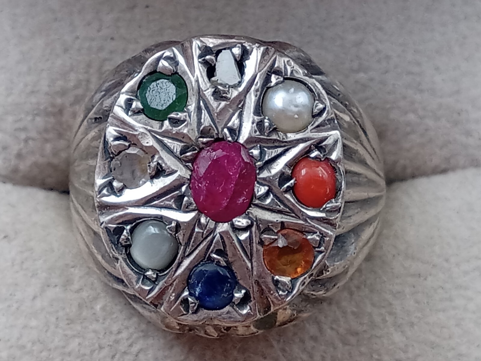 Sterling Silver Ring w. Ruby Center Stone & 8 Acc… - image 2