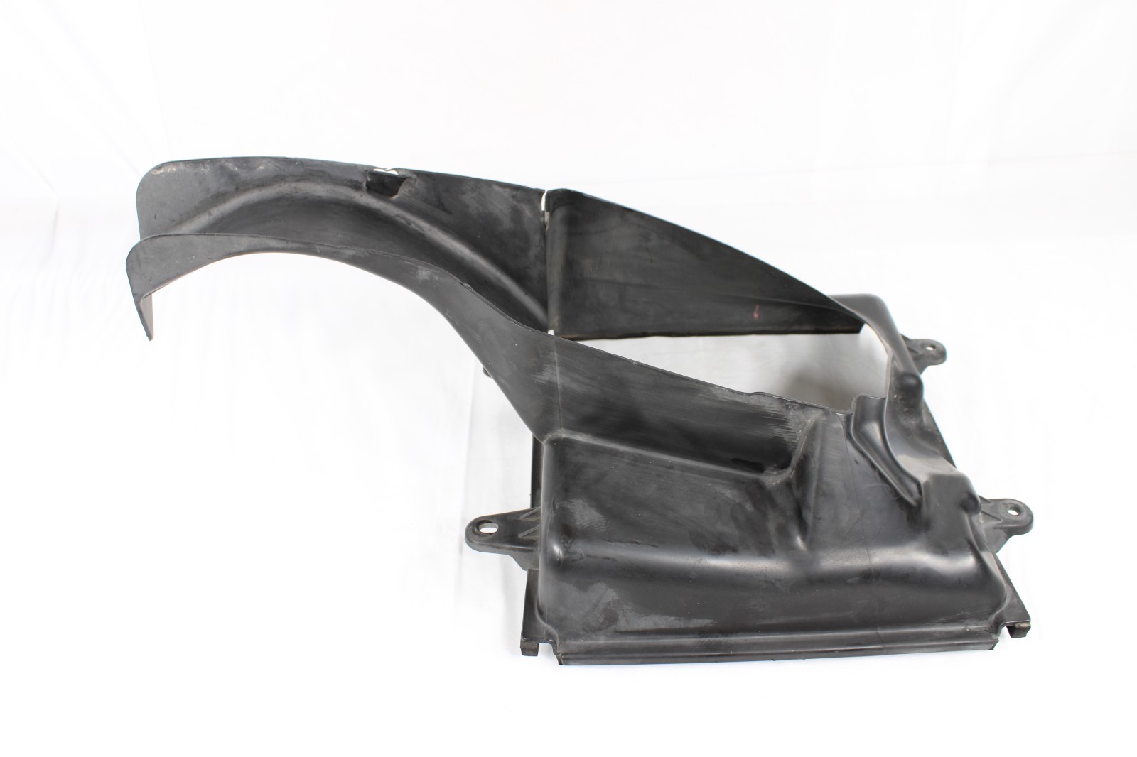 2014-2019 MASERATI GHIBLI M157 FRONT RIGHT SIDE INTERCOOLER AIR DUCT SHROUD OEM