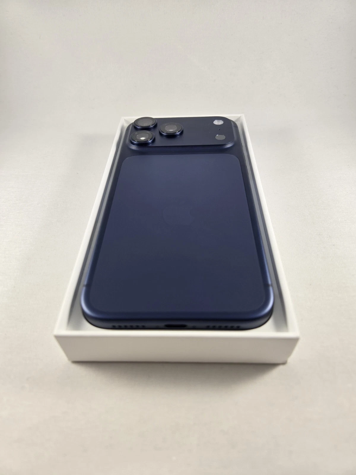 iPhone 17 Pro Max 256GB Deep Blue — Open Box (AT&T Locked) thumbnail 5