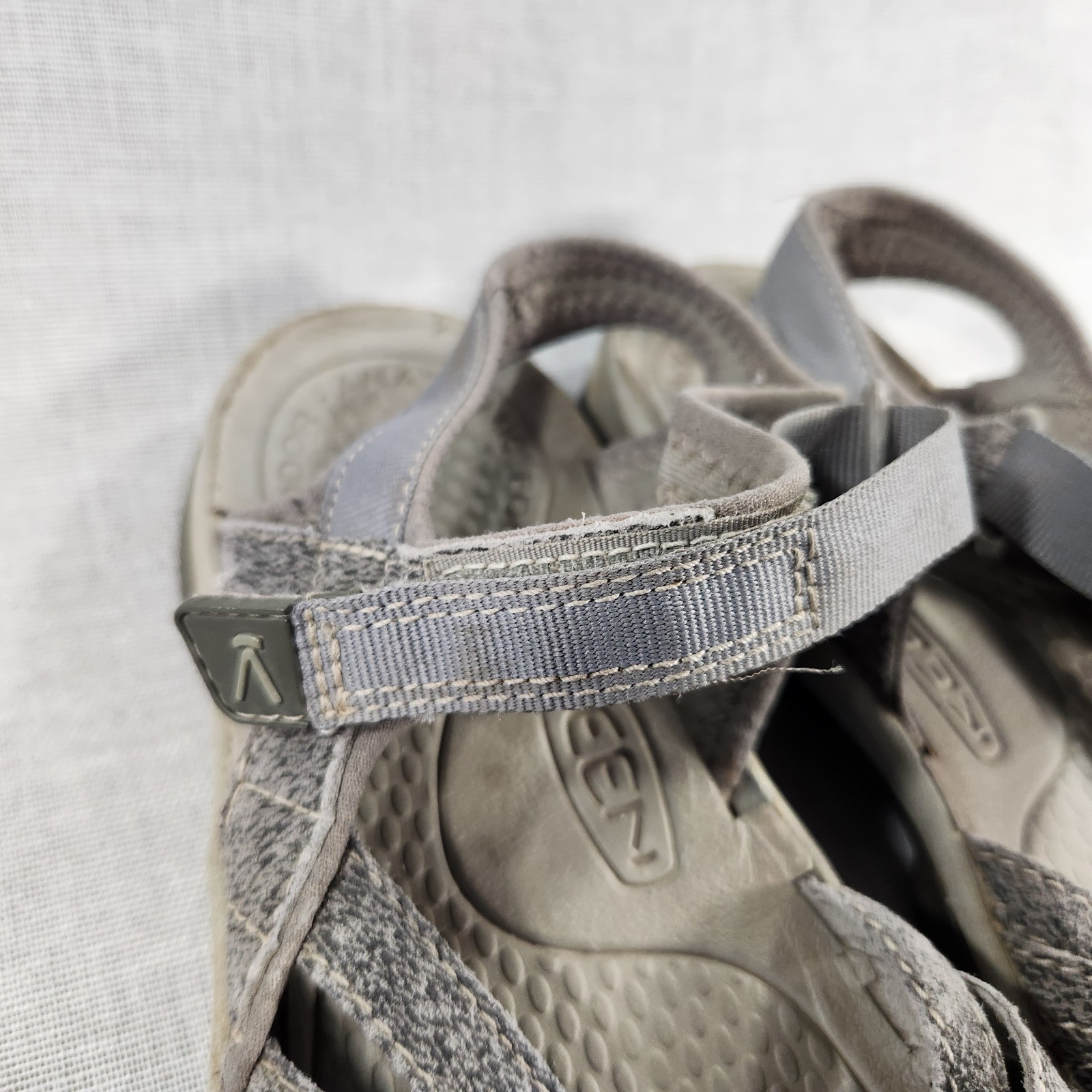 Scarpe sandali sportivi Keen Rose impermeabili da donna misura 8 5 cinturini grigi