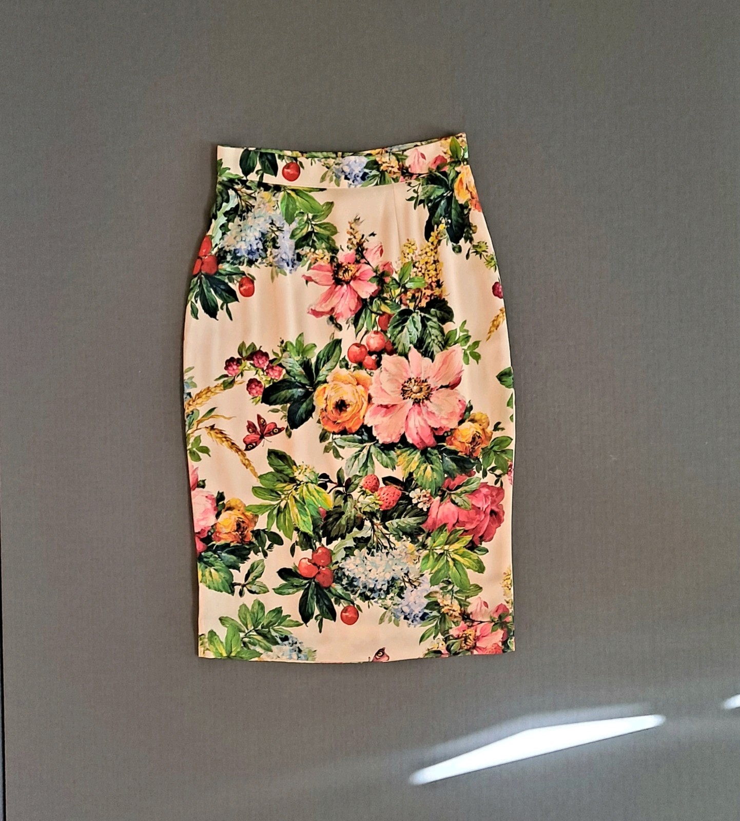 Dolce & Gabbana Floral Pencil Silk Stretch Skirt  Size 38