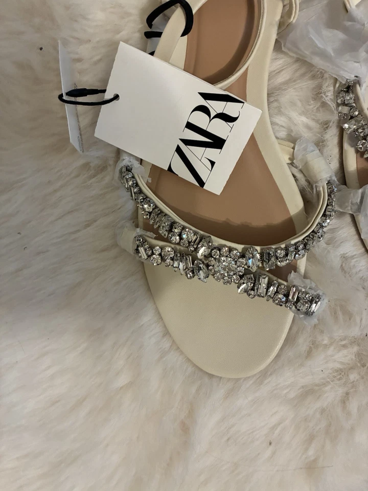 Sandalias Zara RARAS con incrustaciones de diamantes de imitación crema talla 39. ¡Novia o graduación! Foto 2 de 4