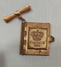 Vintage Elizabeth R 1953 book Brooch Rare. Coronation pictures.