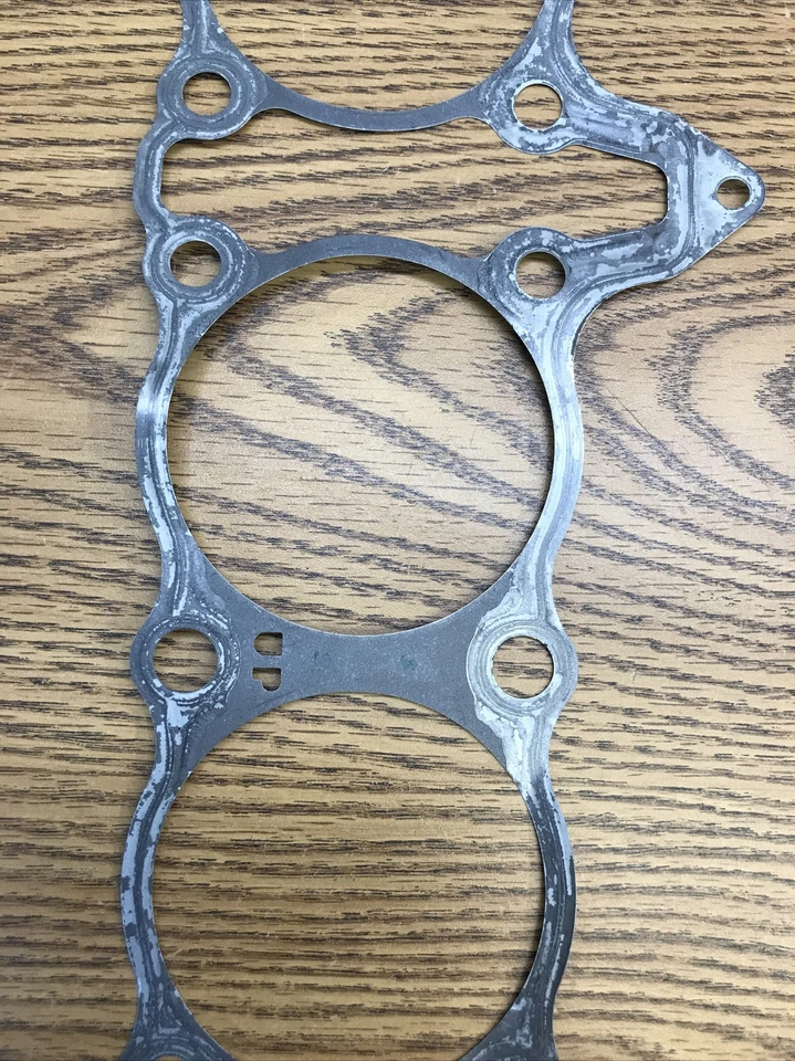 SUZUKI KATANA GSX750F 1998-2006, PIEZA JUNTA CILINDRO # 11241-27A04 Foto 4 de 4