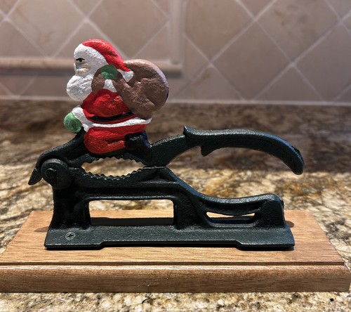 Vintage Santa Nussknacker grün Gusseisen montiert auf Holzsockel 7,5" x2,5" x5,5"