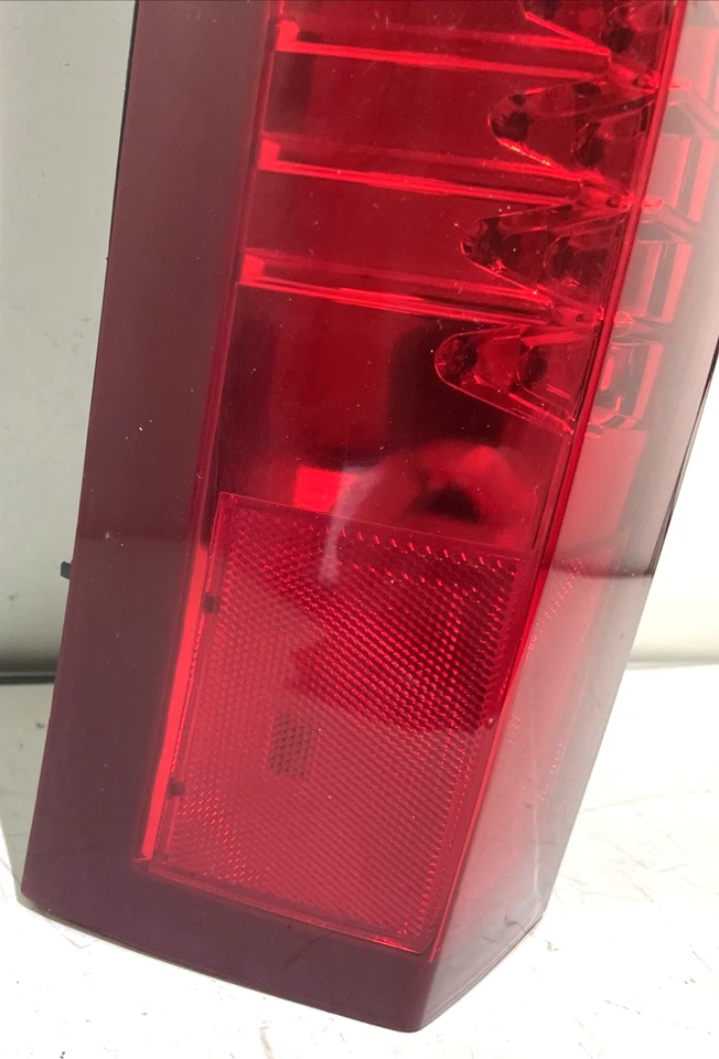 Cadillac SRX 2004-2009 LED luz trasera izquierda conductor izquierda OEM 2232 Foto 4 de 4