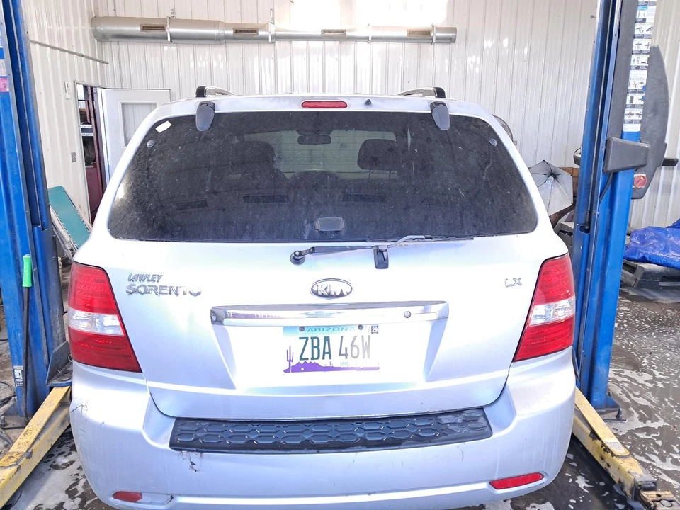 Used Front Center Interior Rear View Mirror fits: 2008 Kia Sorento w/o automatic - Image 2 of 4