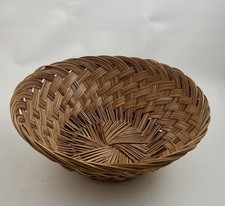 Vintage Handmade Scallop Weave Wicker Straw Centerpiece Bowl Shaped Basket EUC