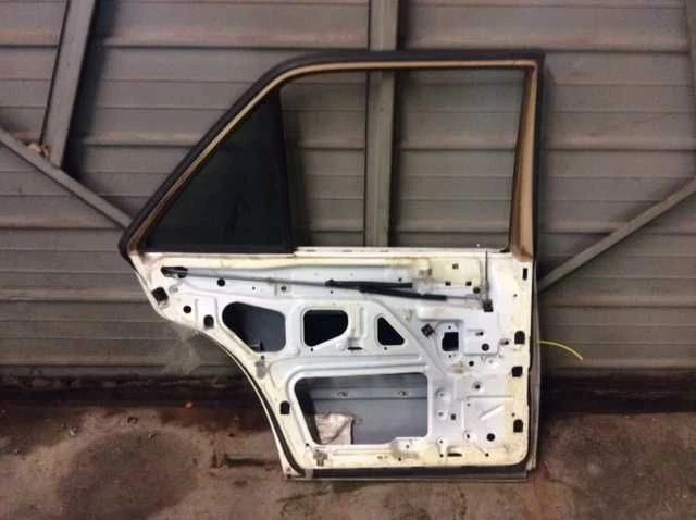 93 94 95 MERCEDES BENZ 300E REAR LEFT DOOR SHELL | WHITE | FROM VIN B809990 3161 Foto 4 de 4