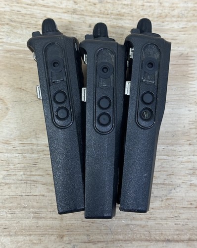 3x RADIO MOTOROLA CP200D VHF 136-174 MHz 16 Ch AAH01JDC9JC2AN così com'è per parti di ricambio - Foto 2 di 6