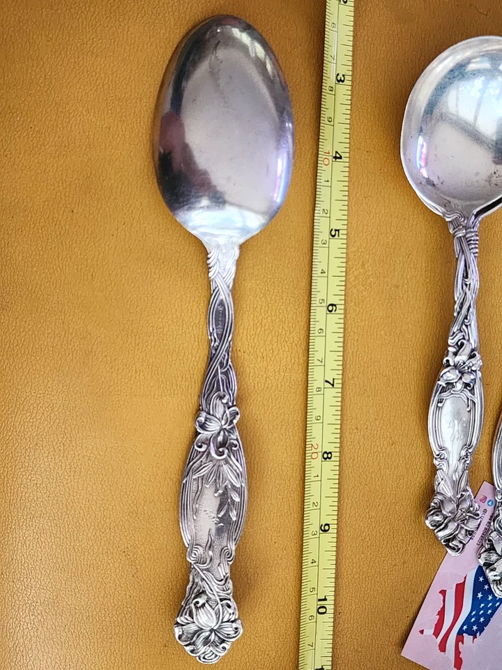 Cuchara para servir Frontenac by International de plata de ley 8 1/4" Foto 4 de 4