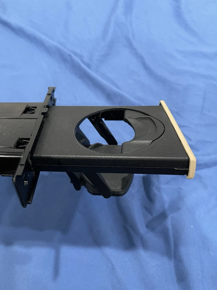 Portavasos pasajero derecho beige 51457127461 OEM BMW 328i 2009-2011 sedán Foto 3 de 4