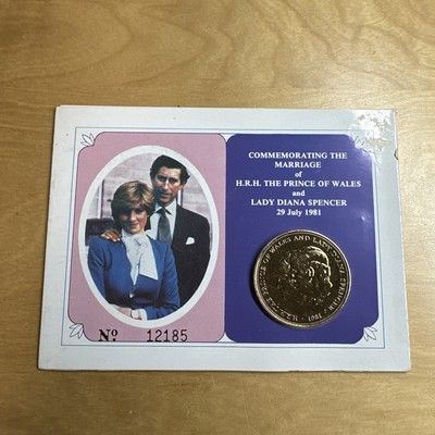 Pièce Commémorative Couronne Mariage Charles Et Diana 1981 - Argentée, Rare, édition Limitée