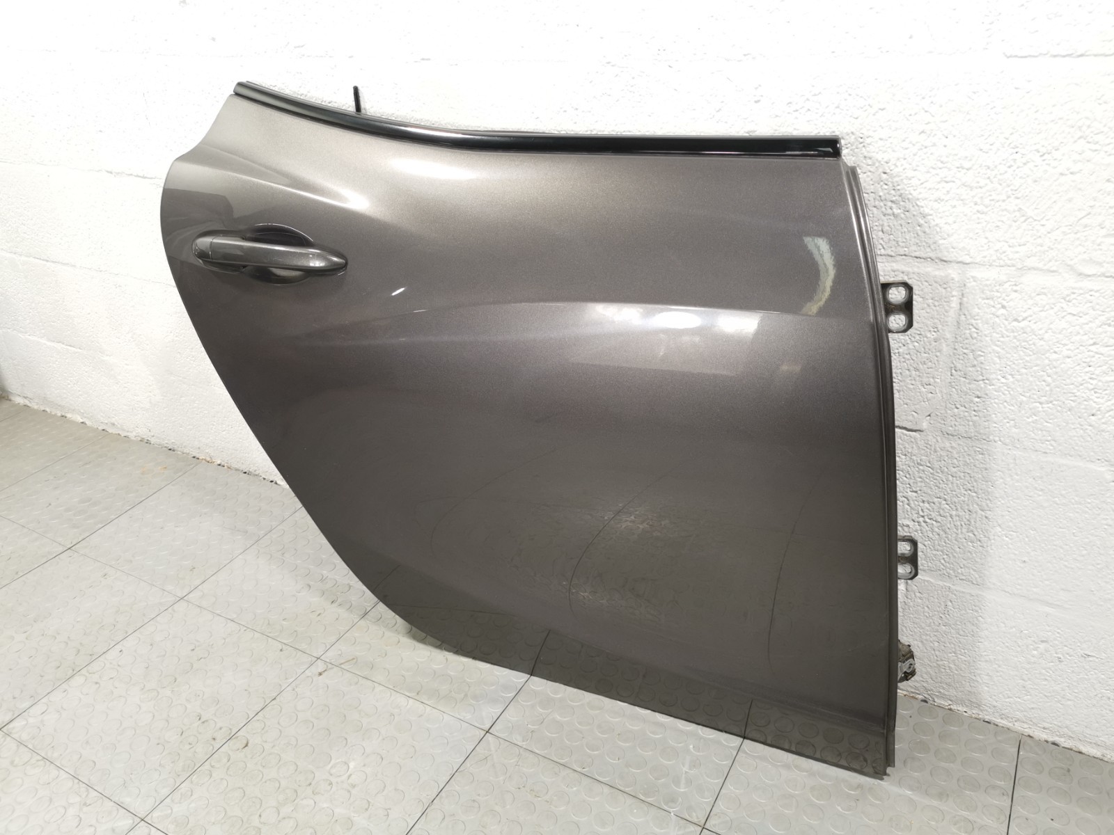 Maserati Ghibli 2019 M156E RWD 3.0 L Rear Right Door Shell Gray Color HP0897 OEM