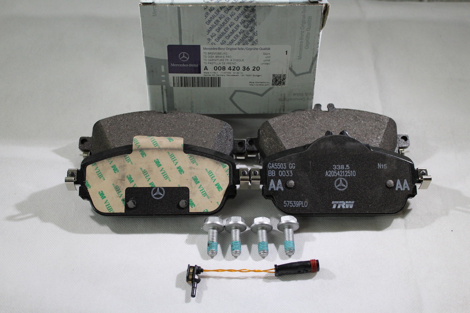 NEW MERCEDES BENZ C W205 FRONT BRAKE PAD SET A0004208700 OEM eBay