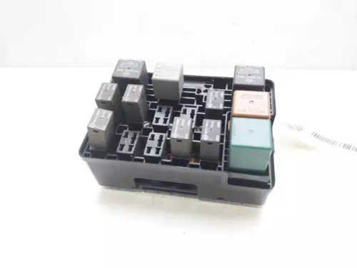 8220108024 Caja Reles/Fusibles para SSANGYONG REXTON 2005 8235990 - Imagen 1 de 10