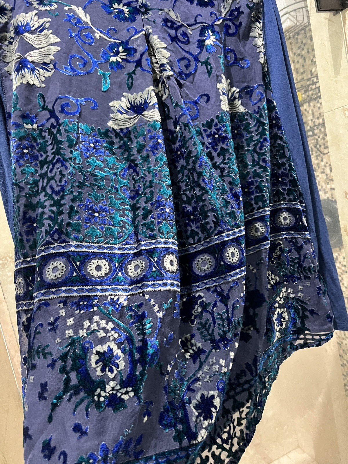 Soft Surroundings Solid Front Burnout Contrast Fl… - image 3