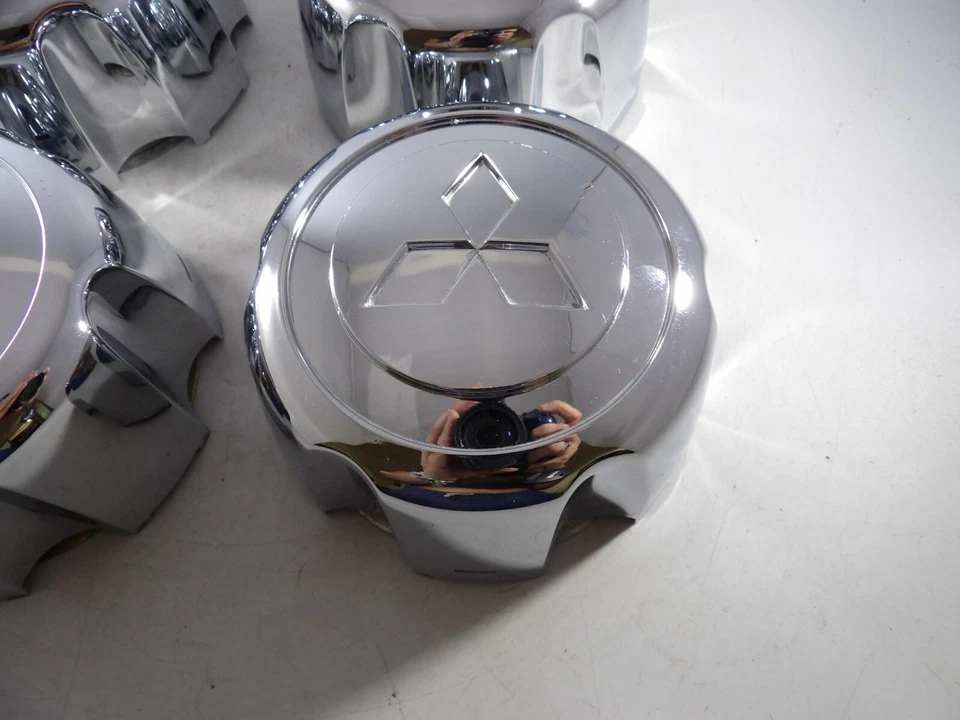 Juego de tapas centrales de cubierta de rueda central OEM 1997 1998 1999-2004 Mitsubishi Montero Foto 4 de 4