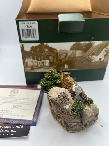 Lilliput Lane Over The Sea To Skye L2356 - Caja y escrituras - En muy buena condición - Imagen 2 de 5