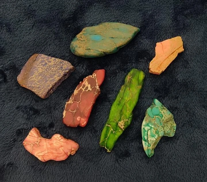 Lote de 47 de una variedad de collares colgantes, cristales, conchas y gemas Foto 4 de 4