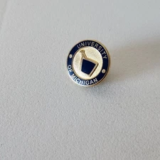 UofM University of Michigan Pharmacy School Lapel Pin College (a)