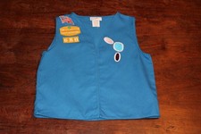 Girl Scouts Of America USA Daisy Uniform Vest JE Blue Glued Patches 03072