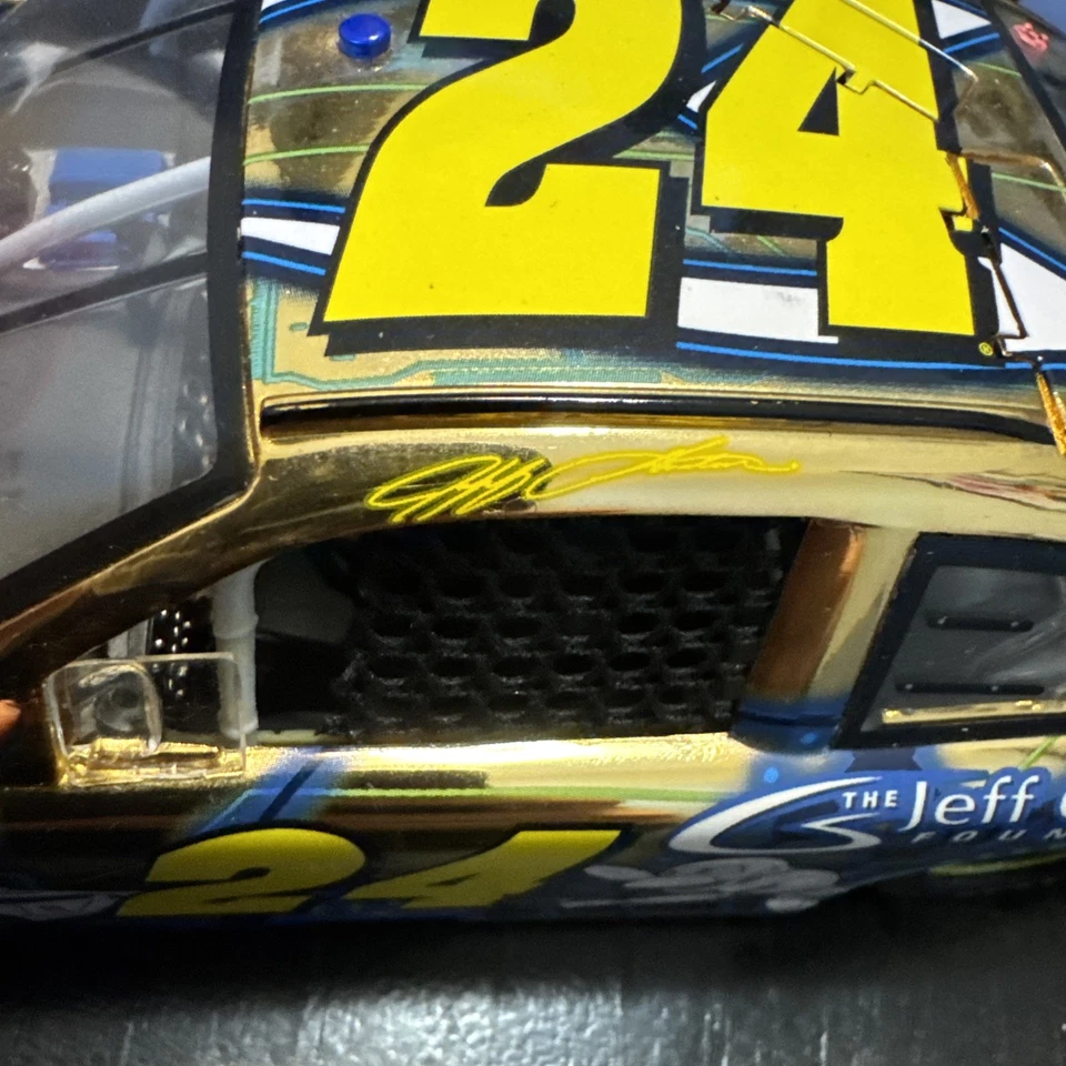 Jeff Gordon #24 Jeff Gordon Foundation Speed Racer 2009 Impala SS Gold 1 de 483 Foto 3 de 4