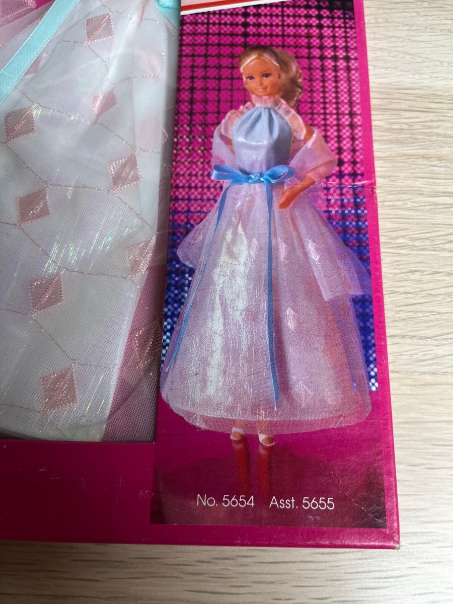Rare 1982 Barbie Genuine Fashion Designer Collection, #5654, Date