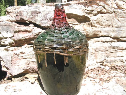 Primitiva jarra de vino envuelta en mimbre tejida a mano de Italia 0737 - Imagen 2 de 11