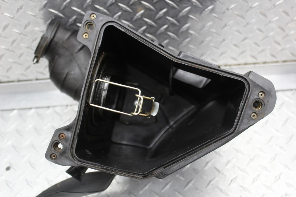 1990 HONDA XR600R AIR CLEANER CASE 17230-MN1-671 - Image 4 of 4