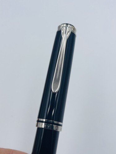 Pelikan Germany Souveran 18k Gold Nib Large Black Fountain Pen - Picture 2 of 10