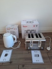 SWAN 1.7L JUG KETTLE & FOUR-SLICE TOASTER SET IN WHITE (BOTH SEALED)