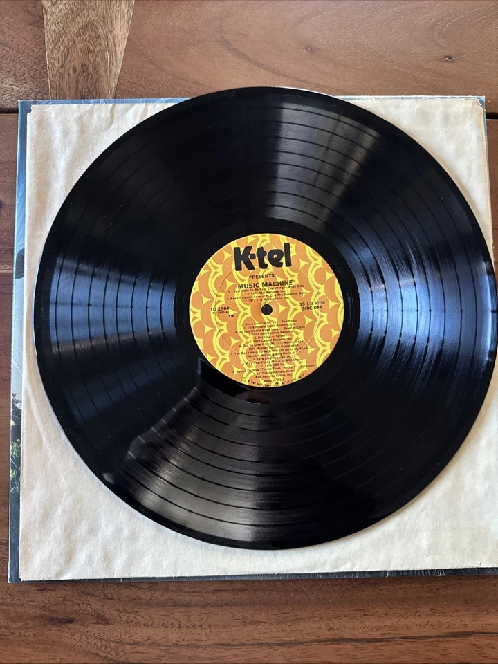 K-Tel 1977 Music Machine Original Hits Stars Vinyl LP Kiss ABBA Alice Cooper VG+ - Image 3 of 4