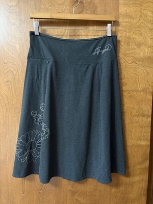 Life Is Good A-Line Skirt Size S/P, Gray W/ Embroidered Flowers, Zipper Pocket