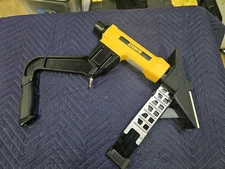 DEWALT DWFP12569 2-in-1 Pneumatic Air 15.5GA Stapler & 16GA Flooring Nailer