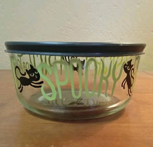 Pyrex HALLOWEEN Cats Storage Bowl Spooky Scary Boo Cats 4 Cup - Limited w/ Lid