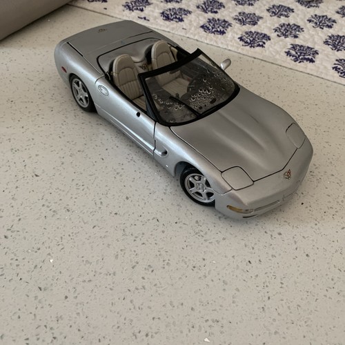Maisto 98 Corvette 1/18 SCALE - Picture 8 of 9