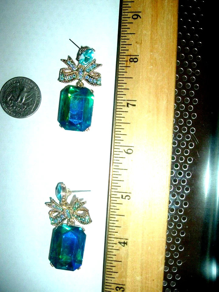 Pendientes perforados Betsey Johnson con forma de esmeralda azul + arcos de cristal pavé - nuevos con etiquetas Foto 4 de 4