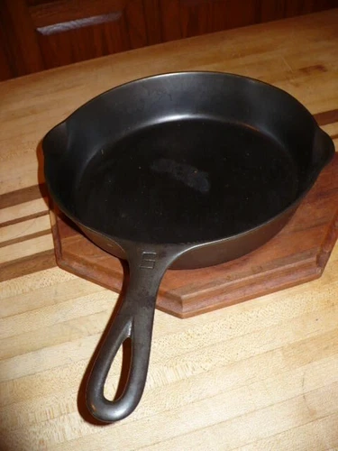 Griswold Block Logo Cast Iron Skillet No. 6-699G Excellent Condition