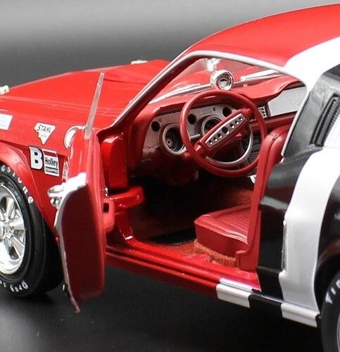 Ford Mustang Cobra Jet SANDY ELLIOT 1968 escala 1:18 Auto World embalaje original NUEVO - Imagen 3 de 12