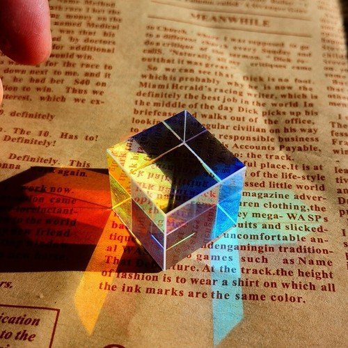 CMY Mixed Color Crystal Prism Cube Illusion Fun Desk Play Beamsplitter Prism EDC - Picture 2 of 9