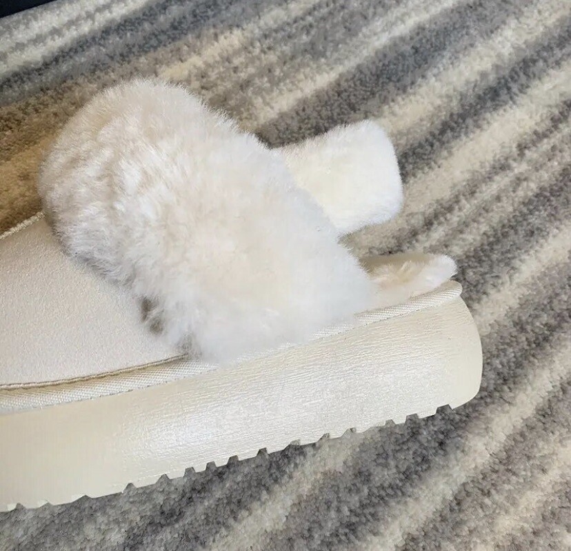 Womens Faux Fur Lined & Suede Cream Slippers UGG Dupe Size UK8 EU41