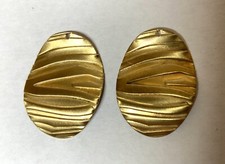 38x Antique Brass finish Charm with hole for hanging- Oval- animal stripe