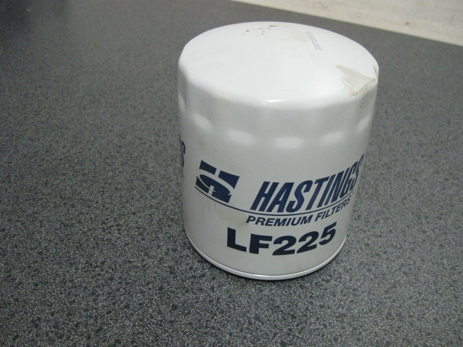 NEW HASTINGS ENGINE OIL FILTER (PN LF225)
