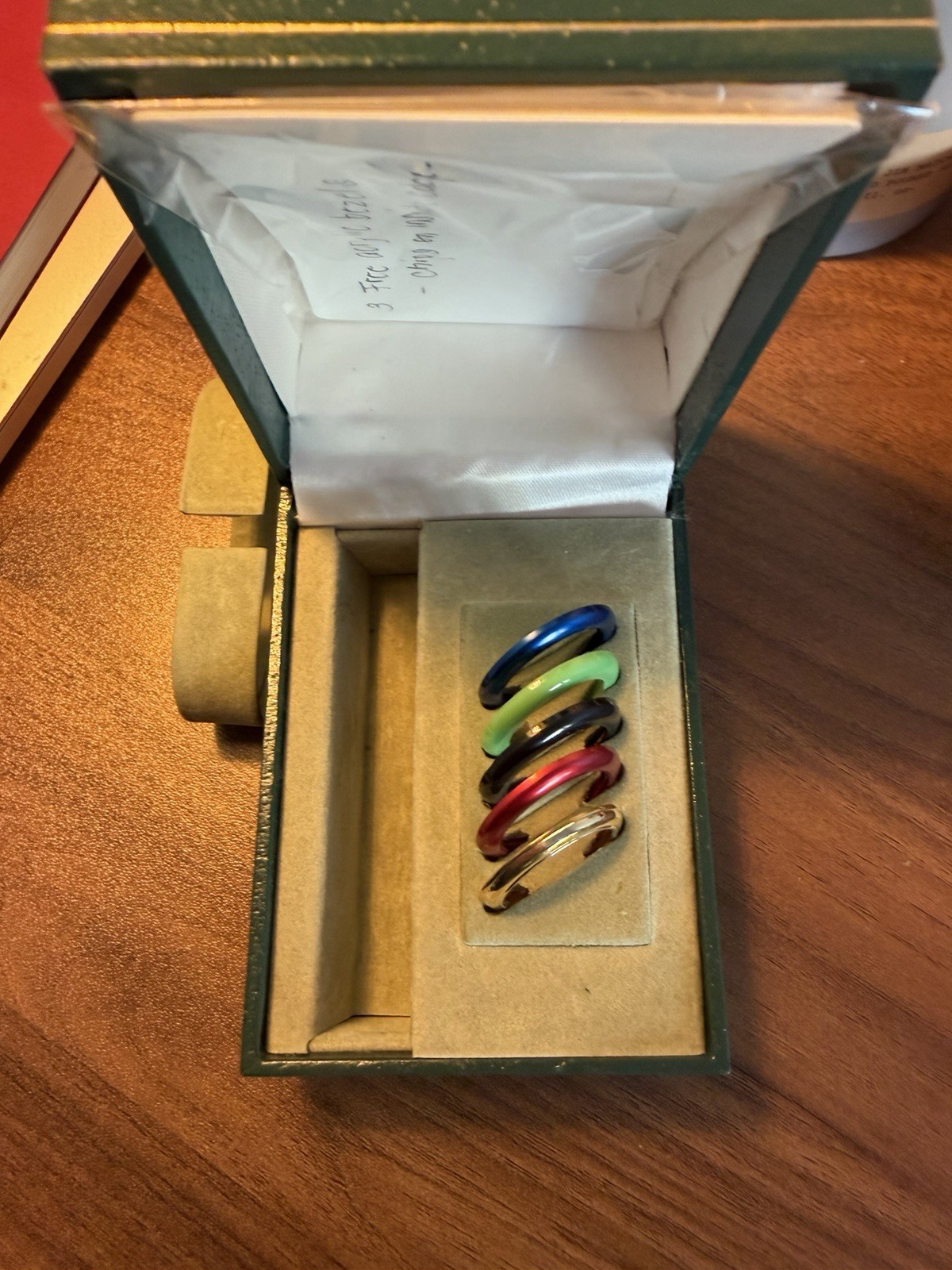 Authentic Gucci Watch with 8 Interchangeable Beze… - image 3