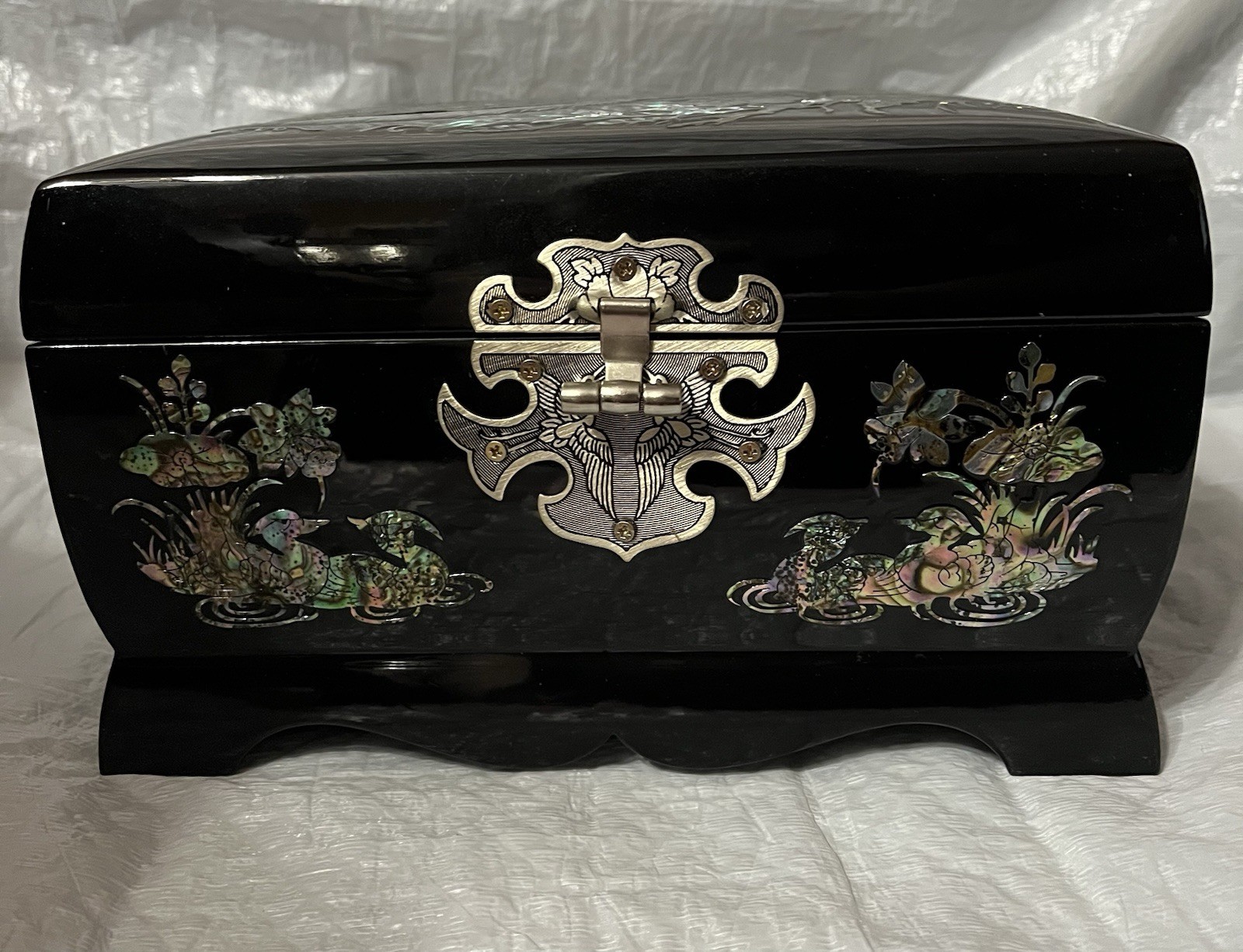 Asian Vtg Black Lacquer Musical Jewelry Box w/Mother of Pearl Inlay,  Peacocks