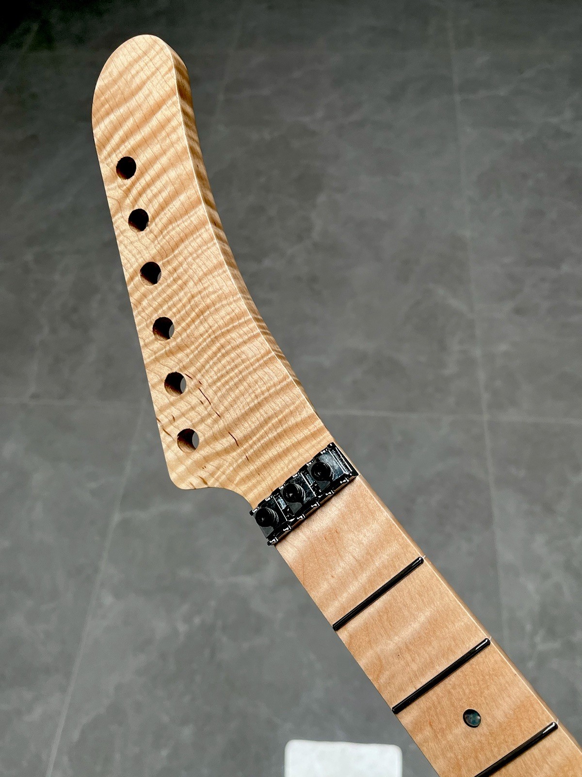AAAAABanana Headstock Floyd dado 24 tasti fiamma naturale acero manico chitarra elettrica