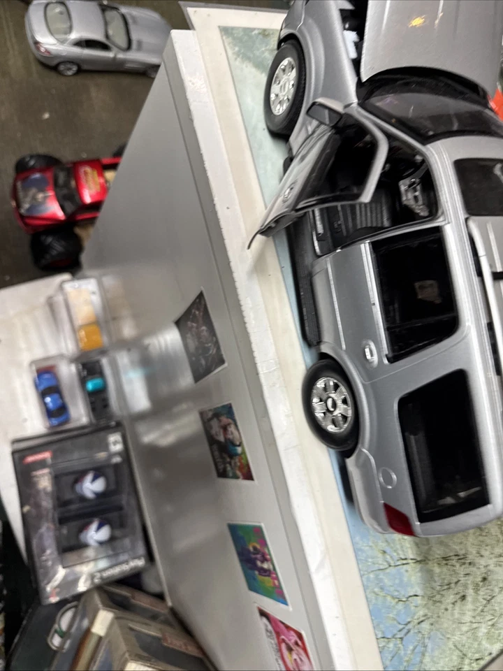 Lincoln Navigator 2005 1/18 Welly 2005 plateado Foto 4 de 4