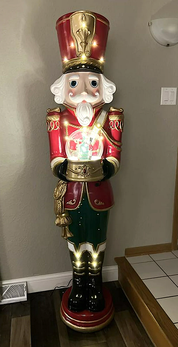 Member's Mark 6' Pre-Lit Musical Grand Nutcracker with