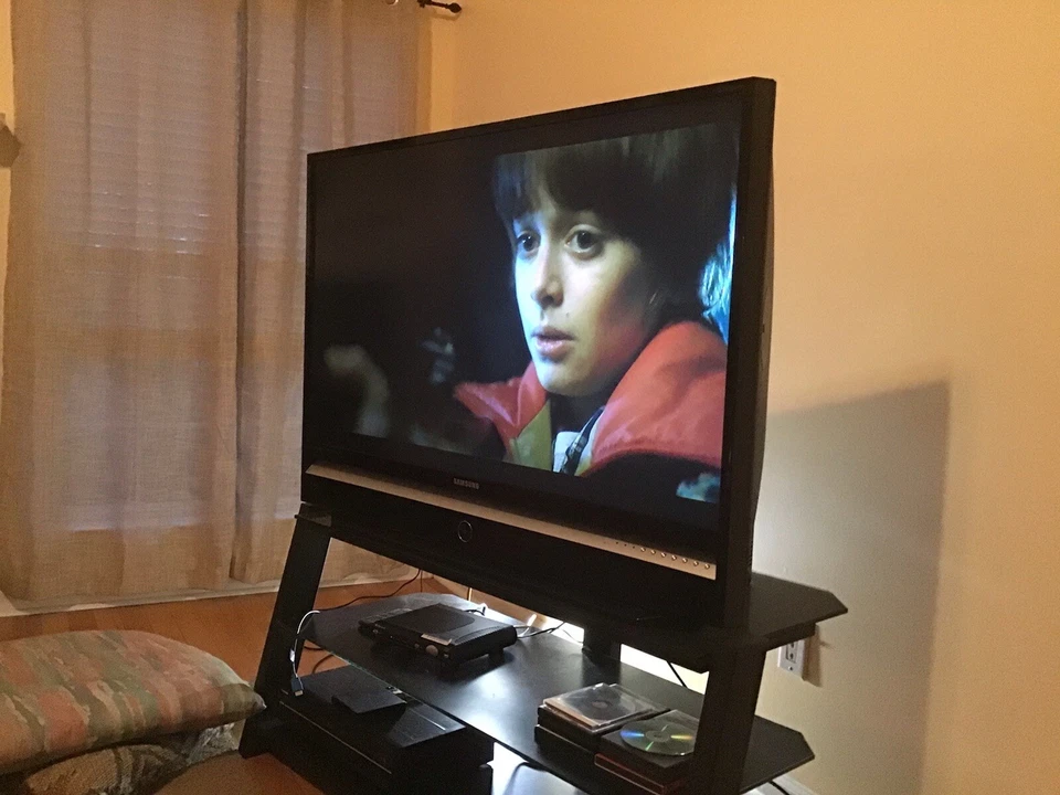 Samsung HL-S5687W Projection TV 56” inches Read Description Remote Included - Image 4 of 4